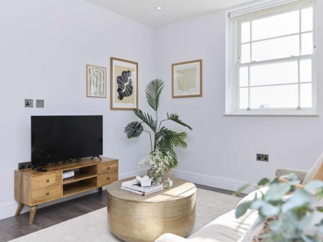 Apartment for rent in Lyons, Greater London