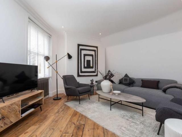Apartment for rent in Lyons, Greater London