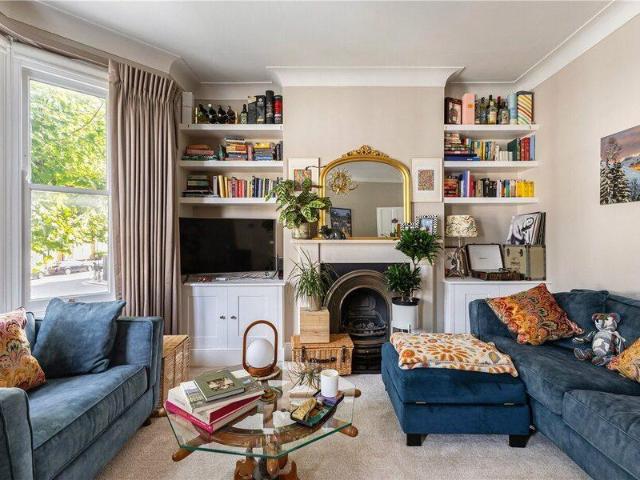 Apartment for sale in Cat Hill, England