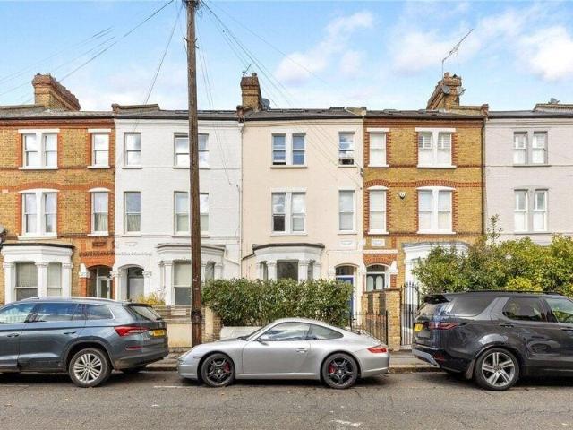 Apartment for sale in Cat Hill, England