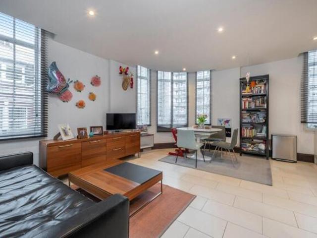 Apartment for sale in West Smithfield, Lyons
