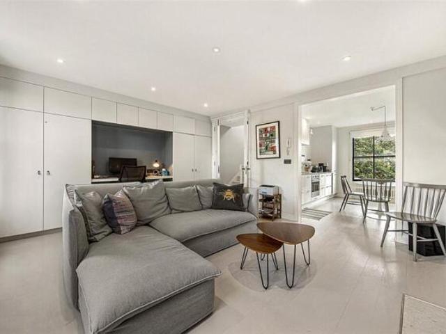 Apartment for sale in North Kensington, Greater London