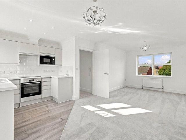 Apartment for sale in Cat Hill, England
