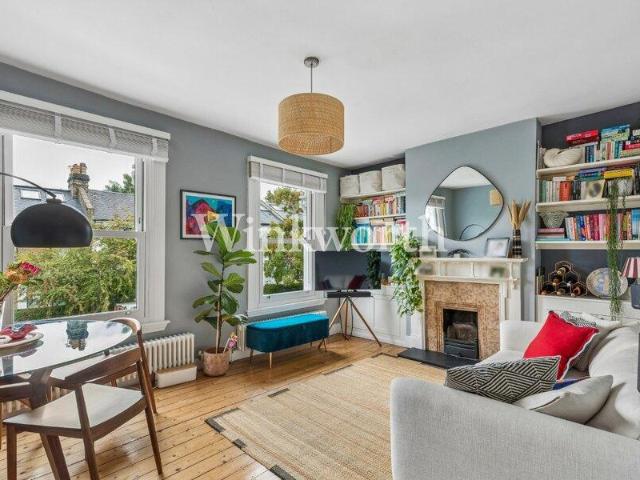 Apartment for sale in Cat Hill, England
