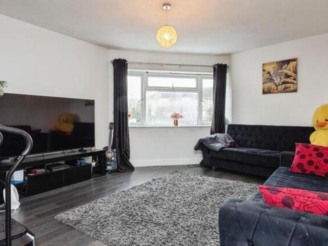 Apartment for sale in Debden Green, Epping