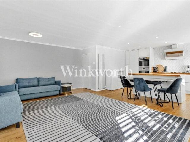 Apartment for sale in Cat Hill, England