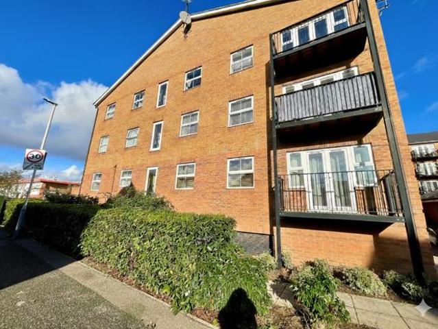 Apartment for sale in Spring Park, Luton