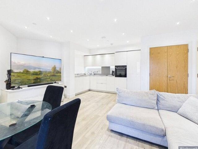 Apartment for sale in London Borough of Harrow, Greater London