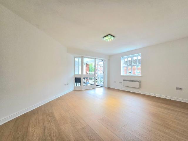 Apartment for rent in Furzedown, Greater London