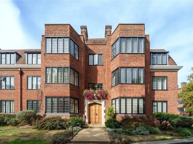 Apartment for sale in Manor Fields, Greater London