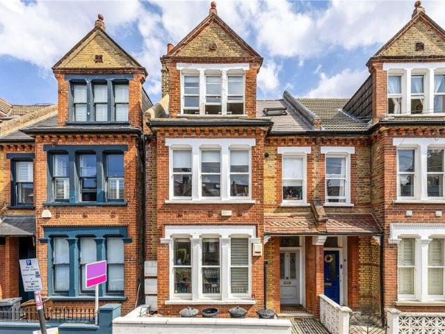 Apartment for sale in Cat Hill, England