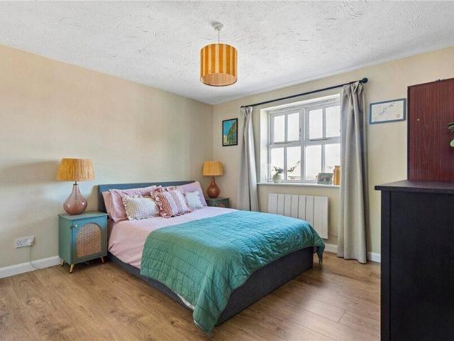 Apartment for sale in Cat Hill, England