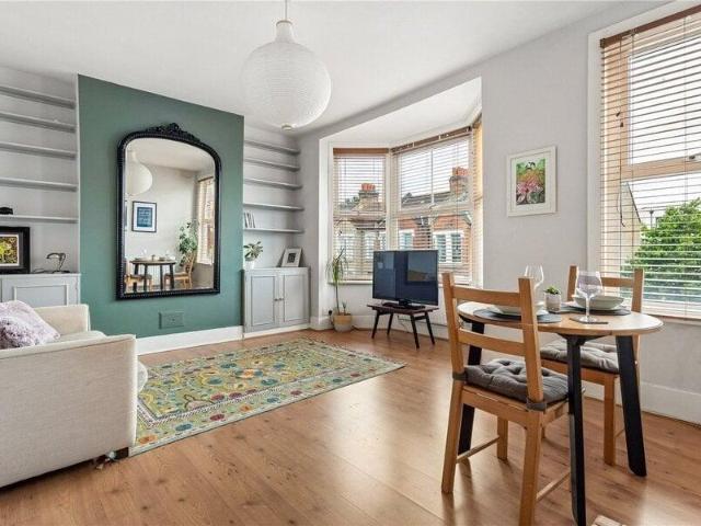 Apartment for sale in Cat Hill, England