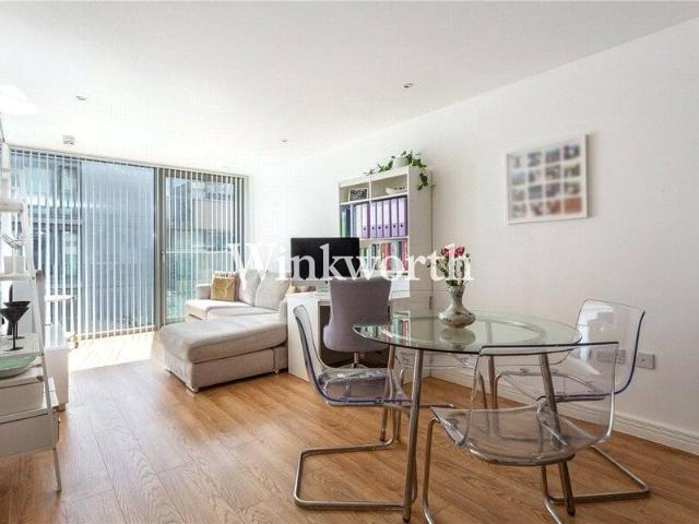 Apartment for sale in Cat Hill, England