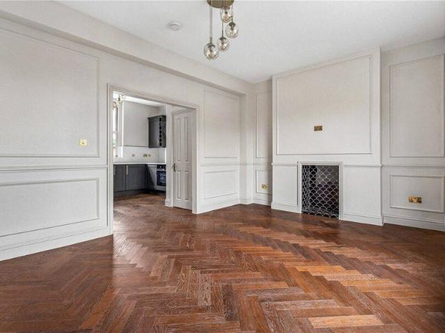 Apartment for sale in Cat Hill, England
