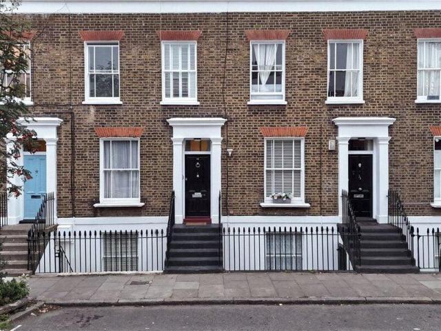 Apartment for sale in Cat Hill, England