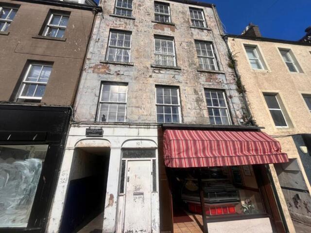 Apartment for sale in Montrose, Barracks