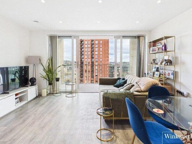 Apartment for sale in Cat Hill, England