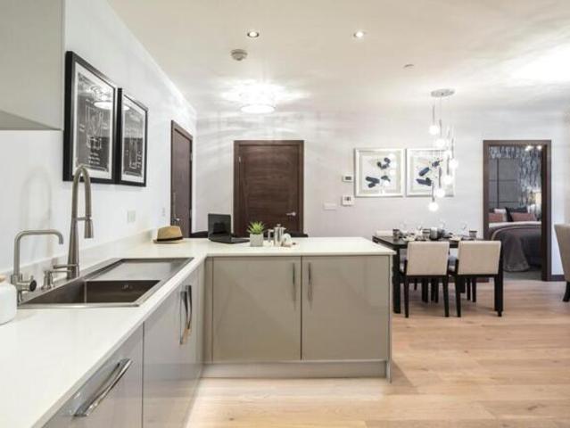 Apartment for sale in New Malden, West Barnes