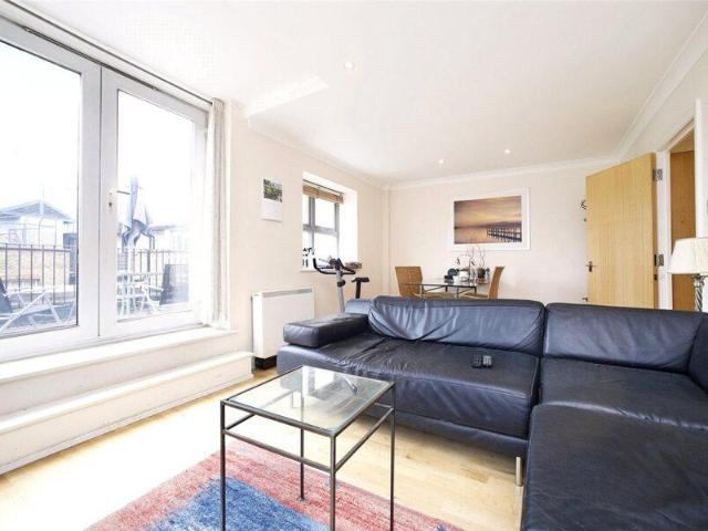 Apartment for sale in Cat Hill, England