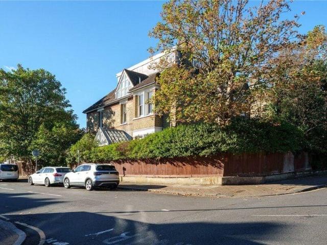 Apartment for sale in Cat Hill, England
