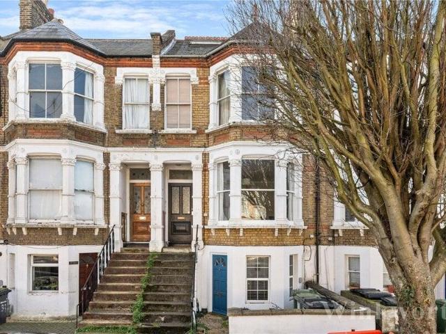 Apartment for sale in Cat Hill, England