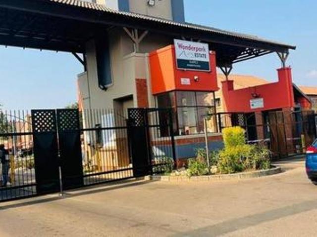 Apartment for sale in Akasia, Gauteng