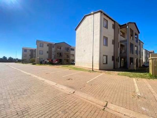 Apartment for sale in Mohlakeng, Gauteng