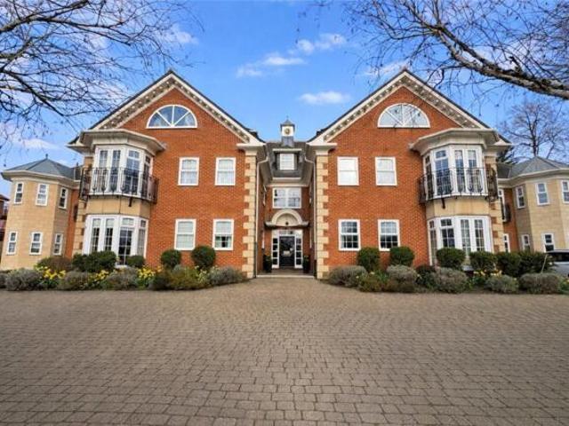 Apartment for sale in Crofton, Greater London