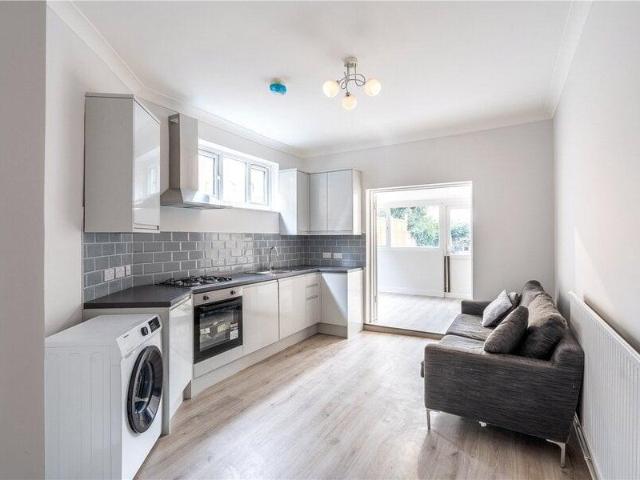 Apartment for sale in Cat Hill, England