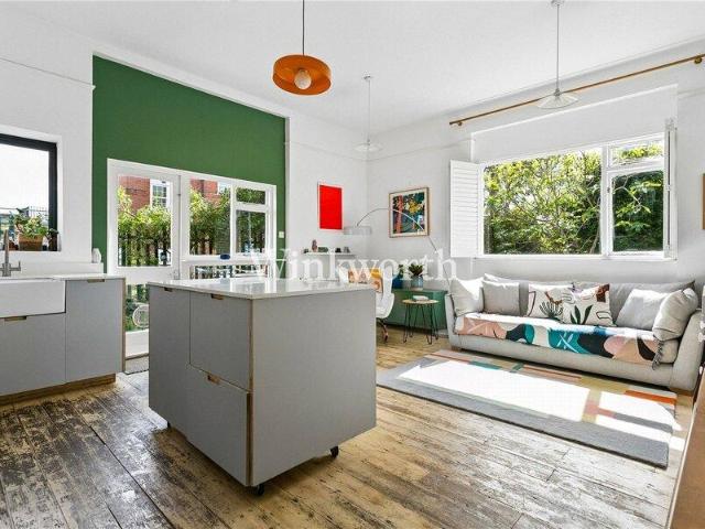 Apartment for sale in Cat Hill, England