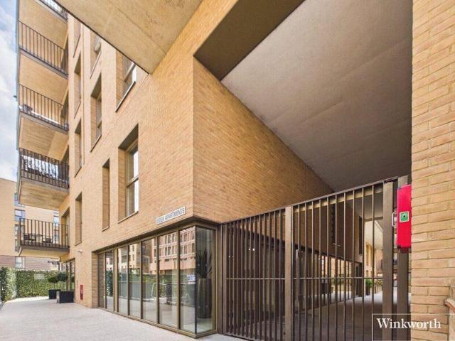 Apartment for sale in Cat Hill, England