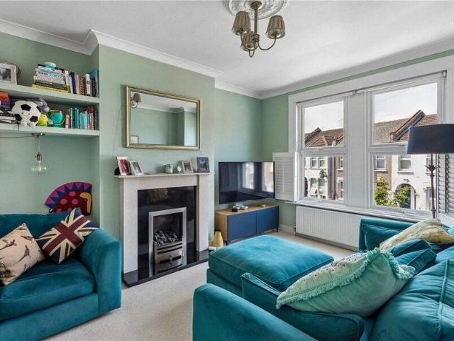 Apartment for sale in Cat Hill, England