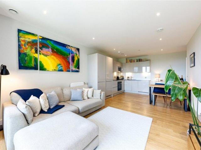 Apartment for sale in Cat Hill, England