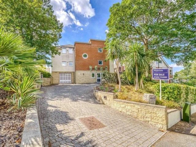 Apartment for sale in Poole, Bournemouth, Christchurch and Poole
