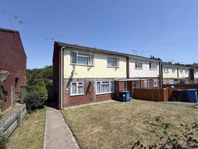 Apartment for sale in Poole, Bournemouth, Christchurch and Poole