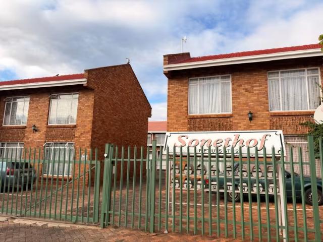 Apartment for sale in Dr Kenneth Kaunda, North West