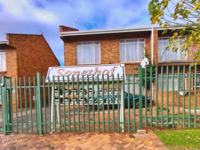 Apartment for sale in Potchefstroom, Tlokwe Local Municipality