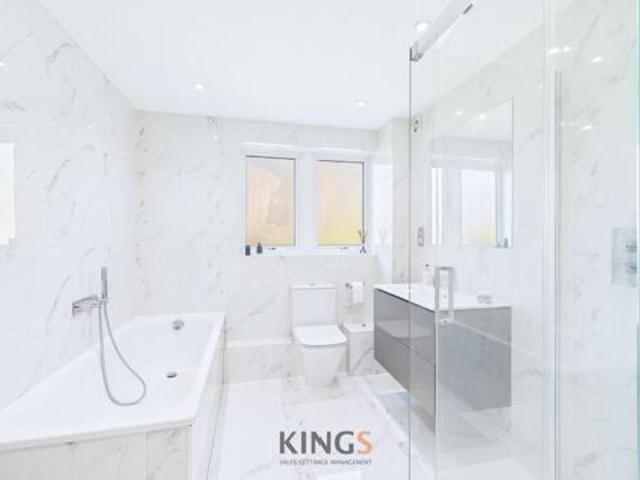 Apartment for sale in Potters Bar, Oakmere