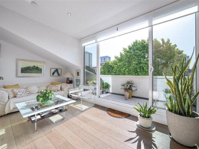 Apartment for sale in Cat Hill, England
