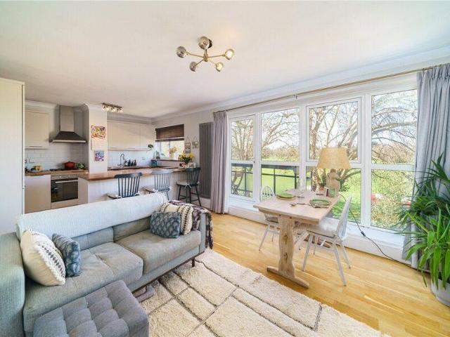 Apartment for sale in 100 Putney Common, Greater London