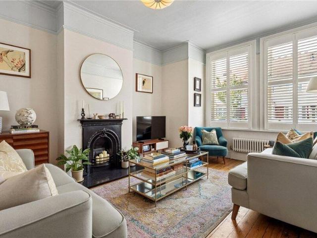 Apartment for sale in Cat Hill, England