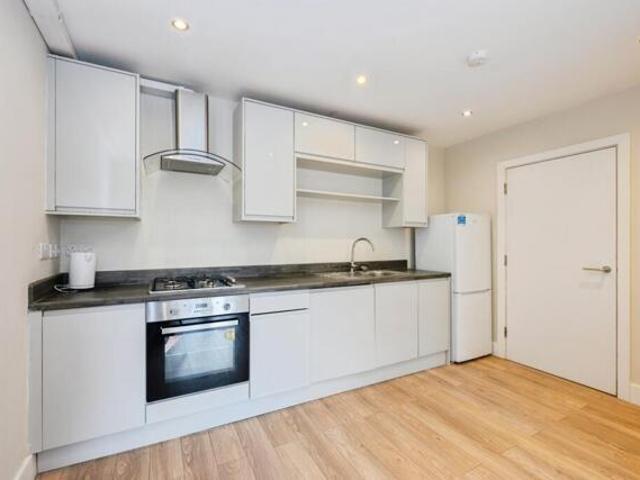 Apartment for sale in Red Hill, Surrey