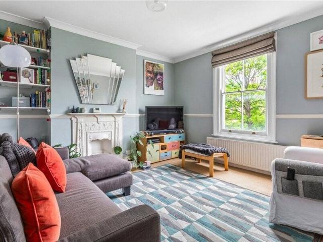 Apartment for sale in Cat Hill, England
