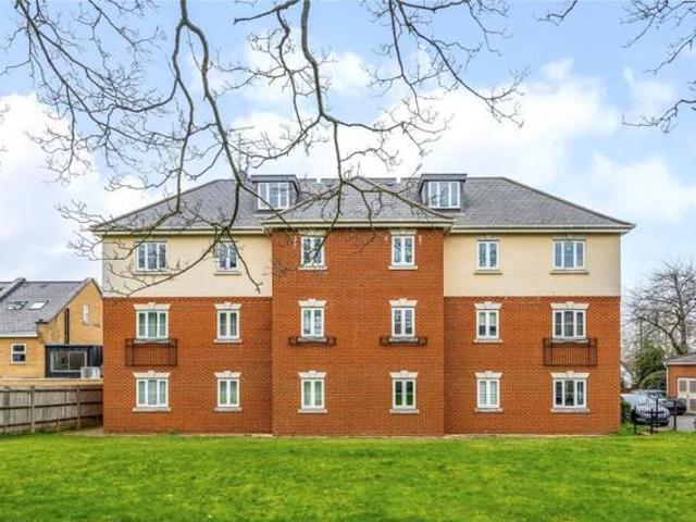 Apartment for sale in North Sheen, Greater London