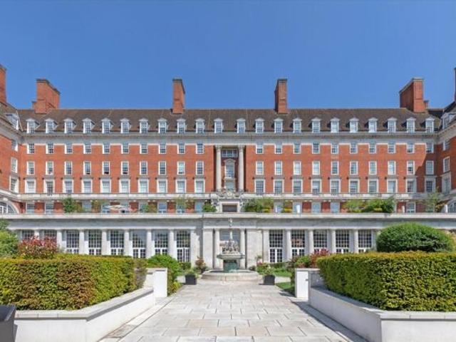 Apartment for sale in Petersham, Greater London