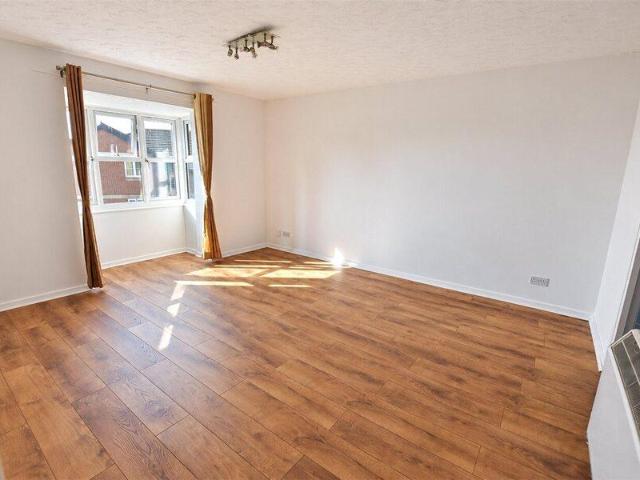 Apartment for rent in Cat Hill, England