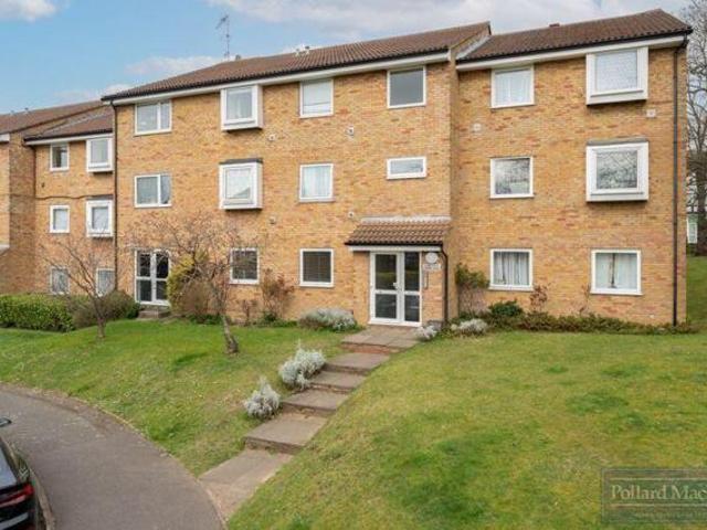 Apartment for sale in Sanderstead, Purley