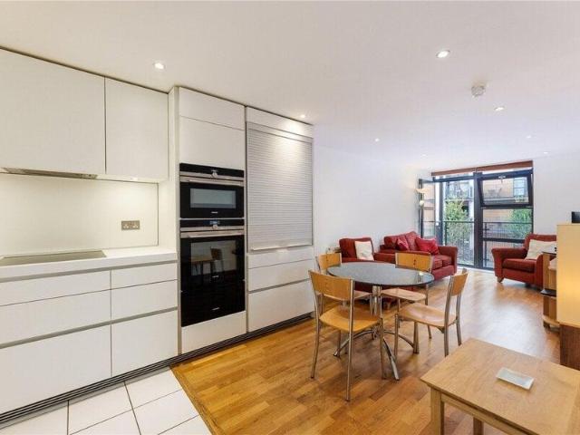Apartment for sale in Cat Hill, England