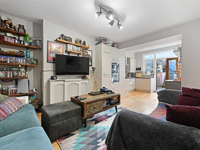 Apartment for sale in Cat Hill, England